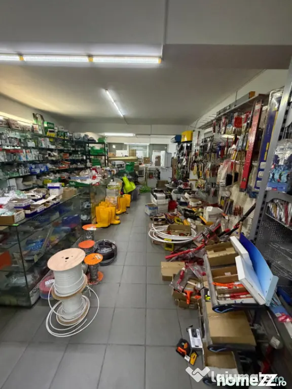 Spatiu comercial de 1300 mp pe 4 nivele, in centrul orasului