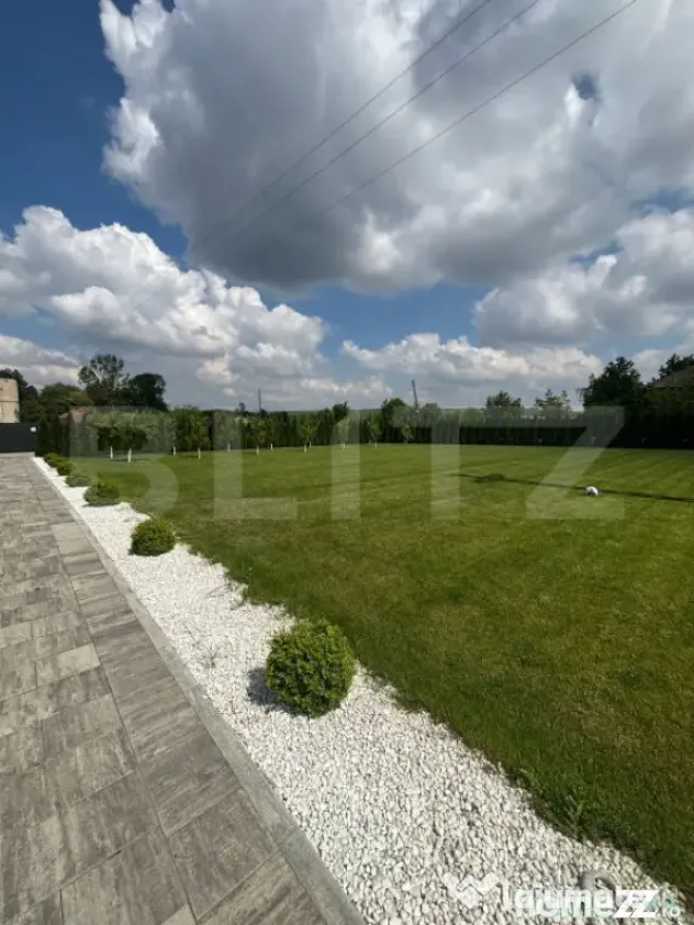 Vilă cu Pompă de Căldură, 220 mp, zona Metro - Suceava