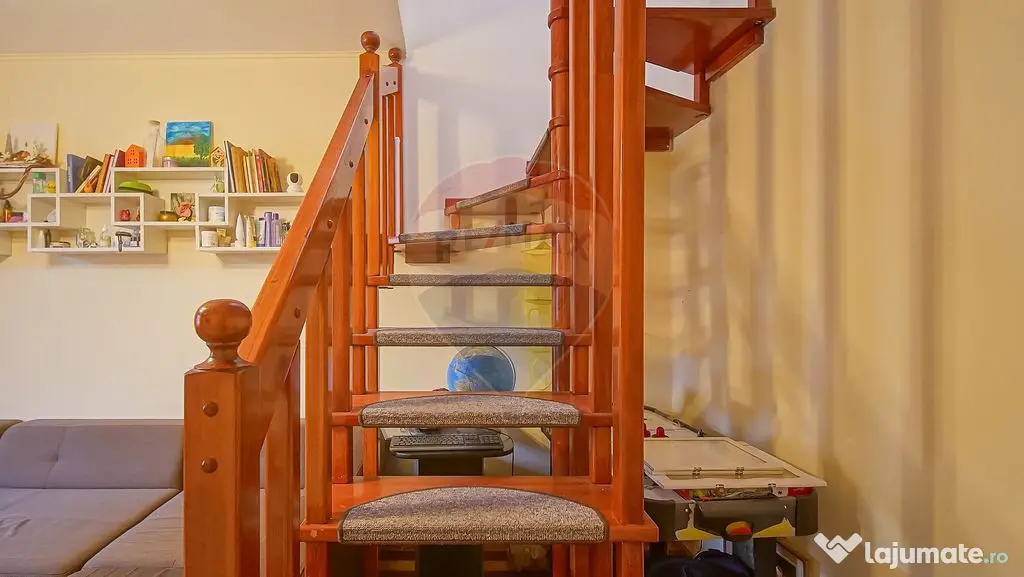 3 camere tip casă, parcare proprie, pod și magazie, Str...
