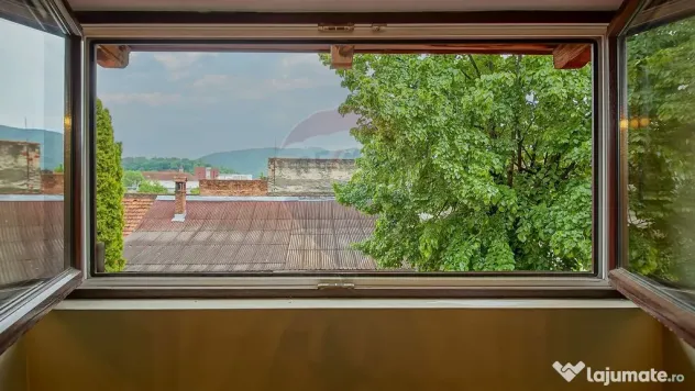 3 camere tip casă, parcare proprie, pod și magazie, Str...