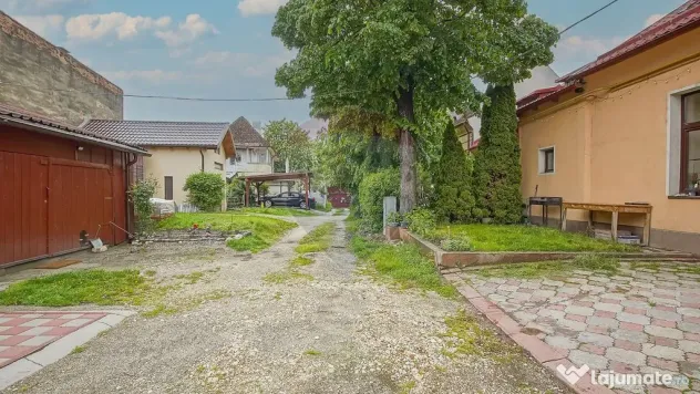 3 camere tip casă, parcare proprie, pod și magazie, Str...