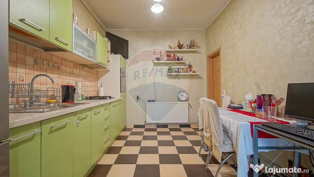 3 camere tip casă, parcare proprie, pod și magazie, Str...
