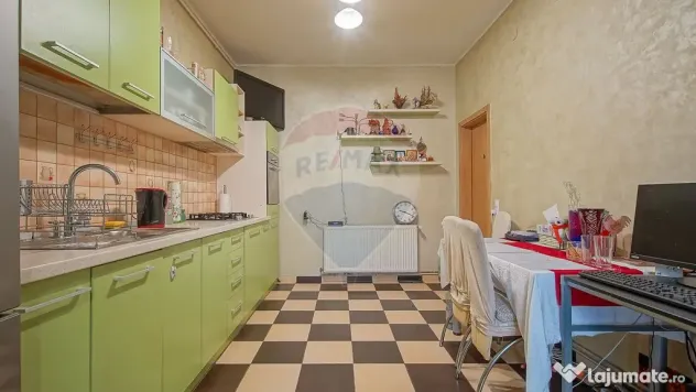 3 camere tip casă, parcare proprie, pod și magazie, Str...