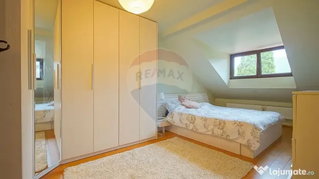 3 camere tip casă, parcare proprie, pod și magazie, Str...