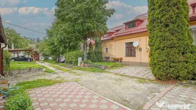 3 camere tip casă, parcare proprie, pod și magazie, Str...