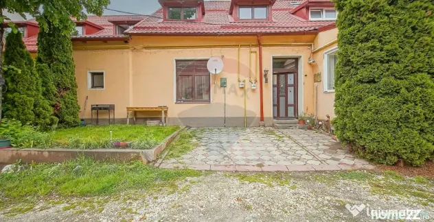 3 camere tip casă, parcare proprie, pod și magazie, Str...