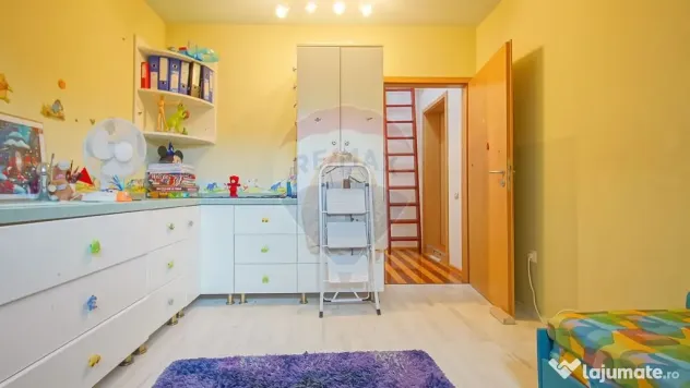 3 camere tip casă, parcare proprie, pod și magazie, Str...