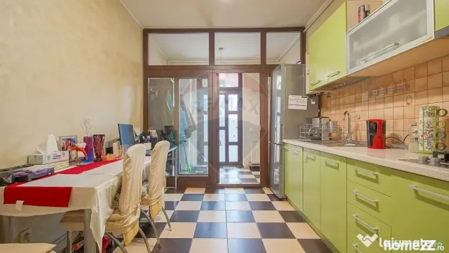 3 camere tip casă, parcare proprie, pod și magazie, Str...