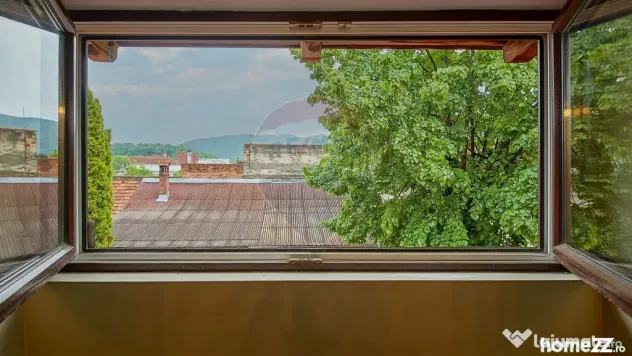 3 camere tip casă, parcare proprie, pod și magazie, Str...