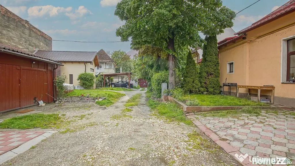 3 camere tip casă, parcare proprie, pod și magazie, Str...