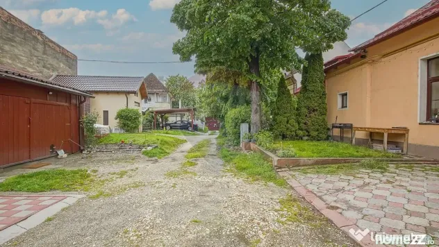 3 camere tip casă, parcare proprie, pod și magazie, Str...