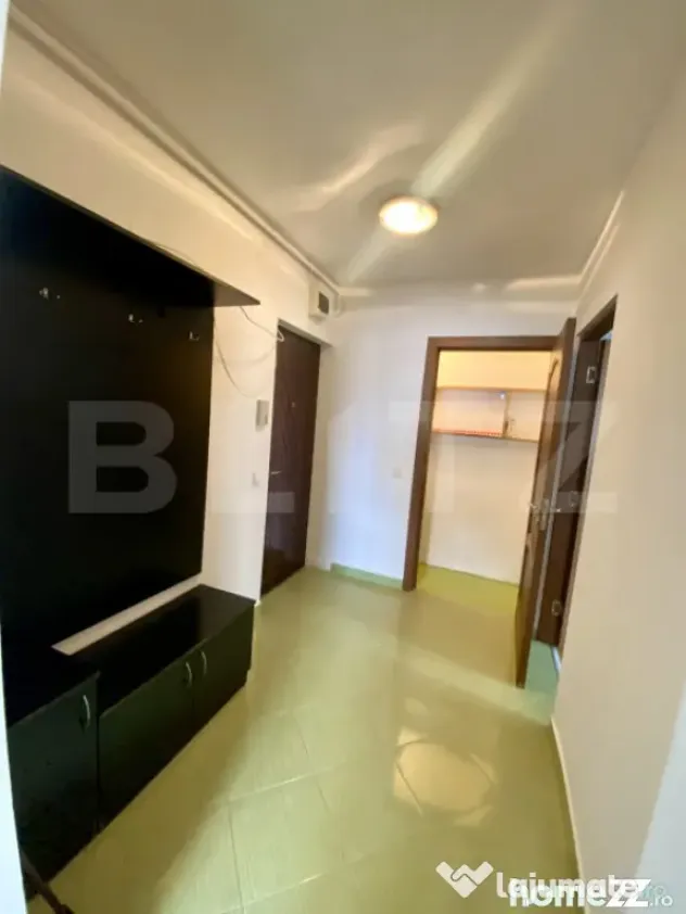 Apartament luminos cu 2 camere, decomandat, zona Penny Mana