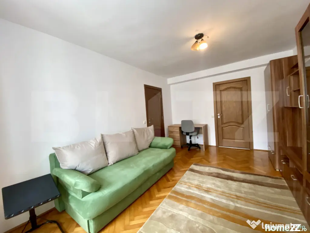 Apartament luminos cu 2 camere, decomandat, zona Penny Mana