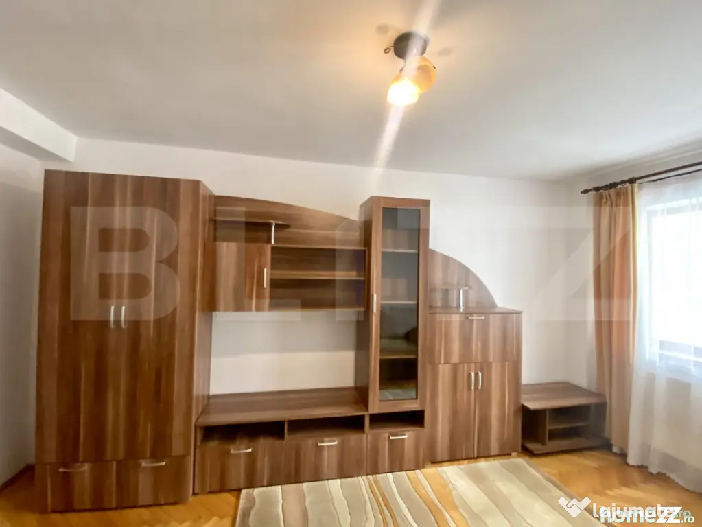 Apartament luminos cu 2 camere, decomandat, zona Penny Mana