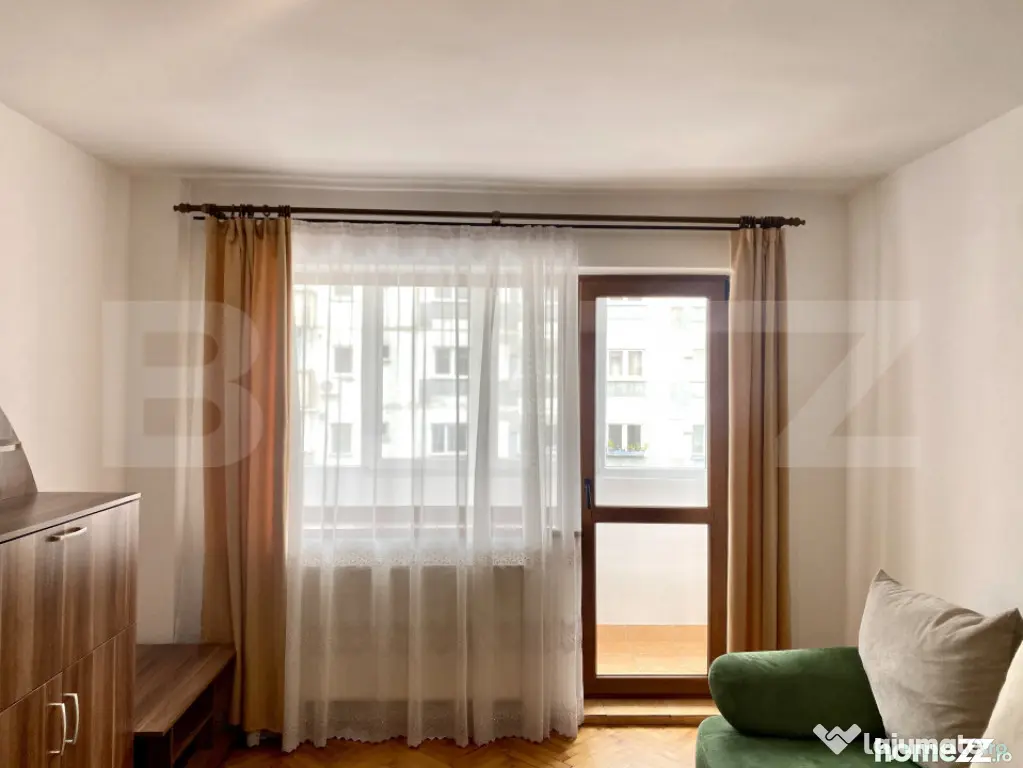 Apartament luminos cu 2 camere, decomandat, zona Penny Mana