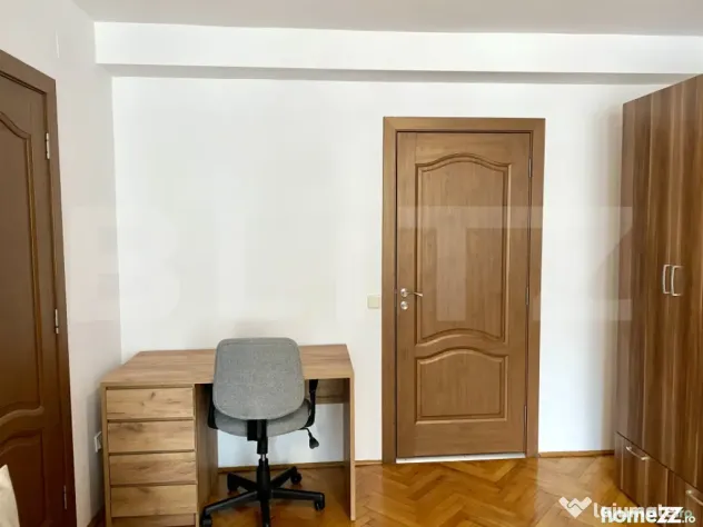 Apartament luminos cu 2 camere, decomandat, zona Penny Mana