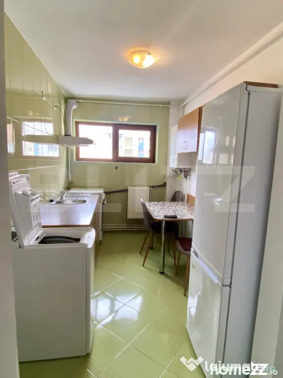 Apartament luminos cu 2 camere, decomandat, zona Penny Mana
