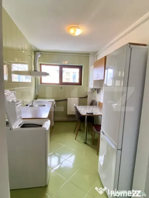 Apartament luminos cu 2 camere, decomandat, zona Penny Mana