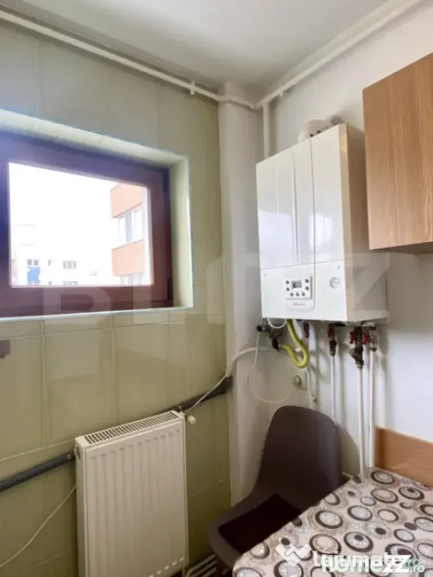 Apartament luminos cu 2 camere, decomandat, zona Penny Mana
