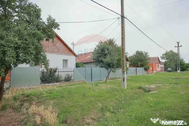 De vânzare casă cu 3 camere și teren 3205 mp în Sânn...