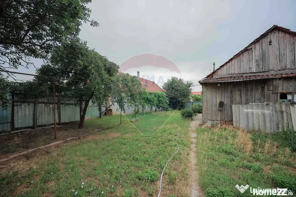 De vânzare casă cu 3 camere și teren 3205 mp în Sânn...