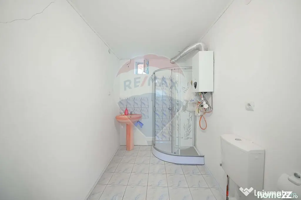De vânzare casă cu 3 camere și teren 3205 mp în Sânn...