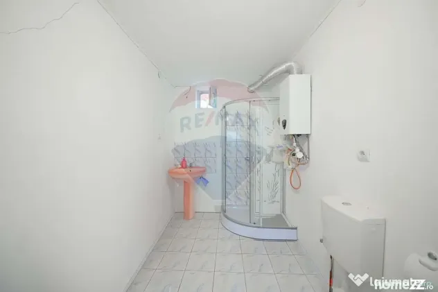 De vânzare casă cu 3 camere și teren 3205 mp în Sânn...