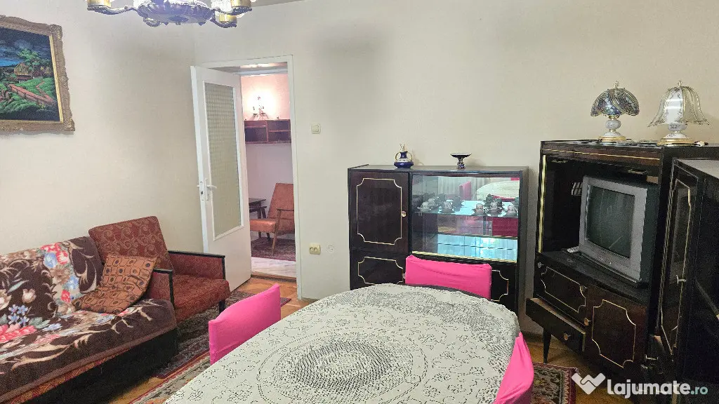 Vand apartament cu 3 camere decomandat Deva, zona George Enescu etaj 1