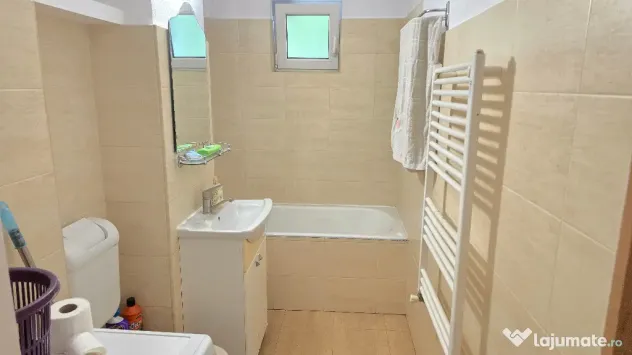 Vand apartament cu 3 camere decomandat Deva, zona George Enescu etaj 1