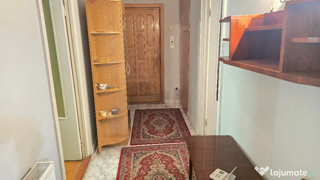 Vand apartament cu 3 camere decomandat Deva, zona George Enescu etaj 1