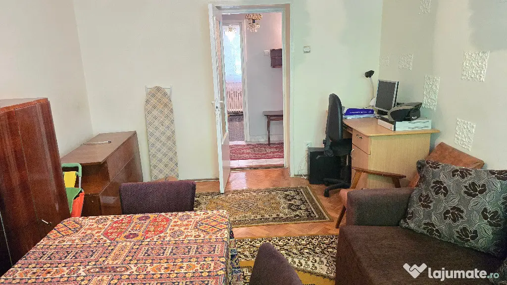 Vand apartament cu 3 camere decomandat Deva, zona George Enescu etaj 1
