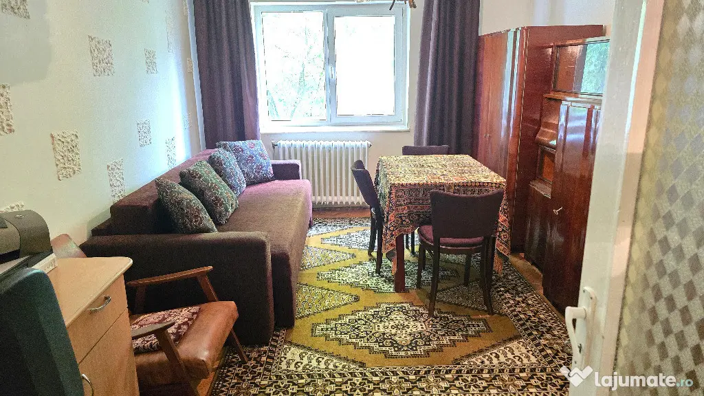 Vand apartament cu 3 camere decomandat Deva, zona George Enescu etaj 1