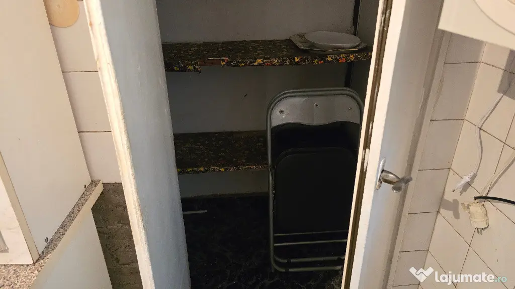 Vand apartament cu 3 camere decomandat Deva, zona George Enescu etaj 1