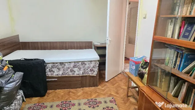 Vand apartament cu 3 camere decomandat Deva, zona George Enescu etaj 1