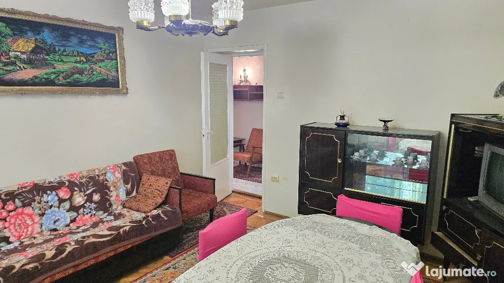 Vand apartament cu 3 camere decomandat Deva, zona George Enescu etaj 1