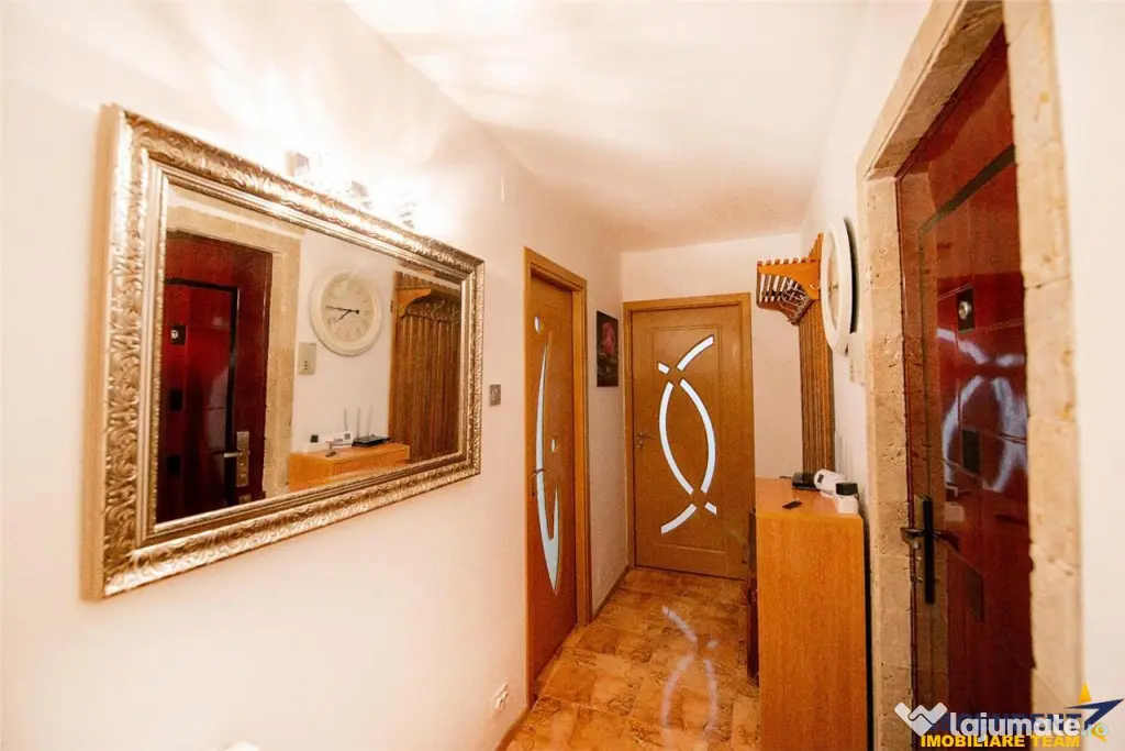 Apartament luminos cu 2 camere decomandate, Rasnov, Brasov.