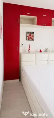 Ofer spre vanzare mobilier complet pentru dormitor, nou, neutilizat. 
