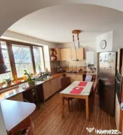 Casă individuală cu 6 camere, mansardă, garaj și curte p
