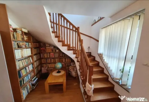 Casă individuală cu 6 camere, mansardă, garaj și curte p