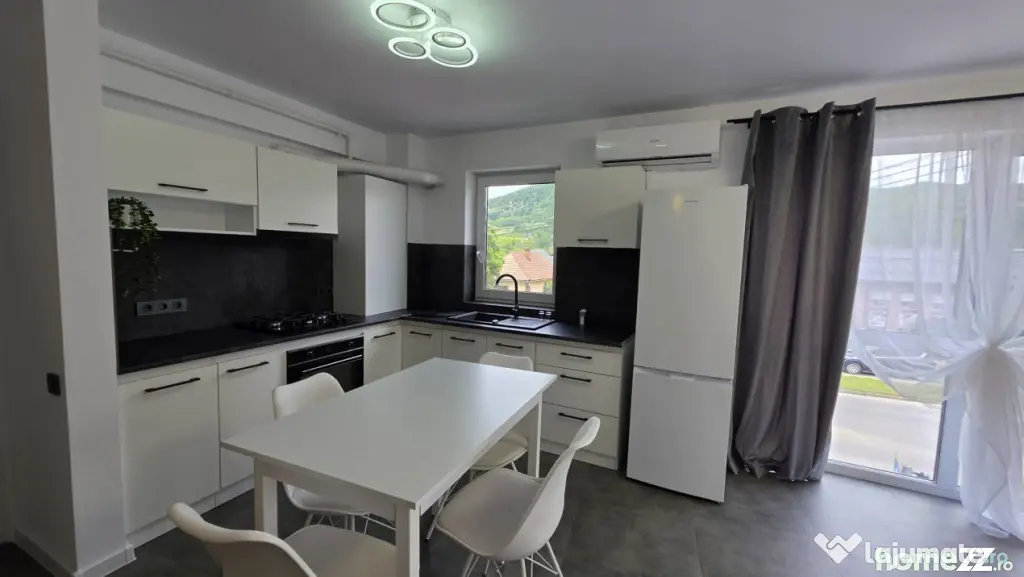 Apartament 3 camere, 64 mp, parcare privată, zona Orașul V