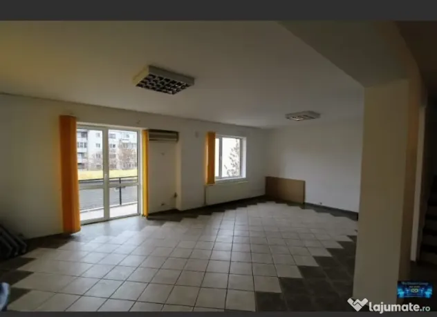 Birouri / locuință în fața la mall Vitan