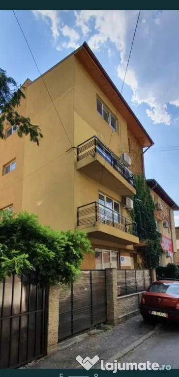 Birouri / locuință în fața la mall Vitan