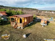 Teren intravilan 520 mp cu casuta din lemn,zona linistita,ap