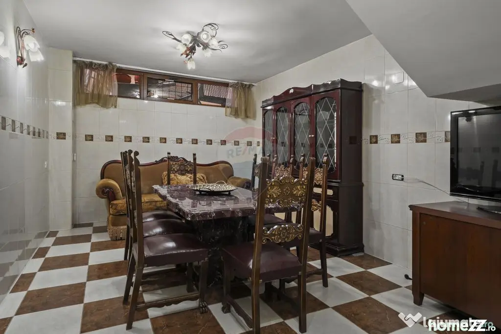 Casă / Vilă cu 6 camere de închiriat în zona Nord