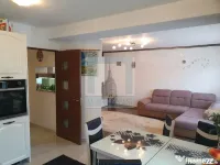 Apartament decomandat, 4 camere, etaj 1/ 4 , cartier Noua 