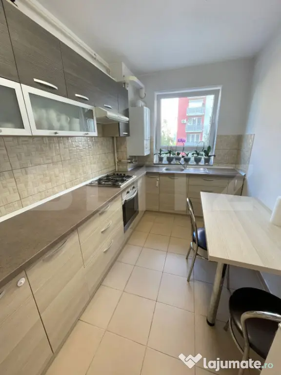 Apartament 2 camere de vânzare, 48 mp, mobilat și utilat,