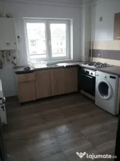 Vânzare apartament 2 camere -Tractorul | Parcare | Luminos
