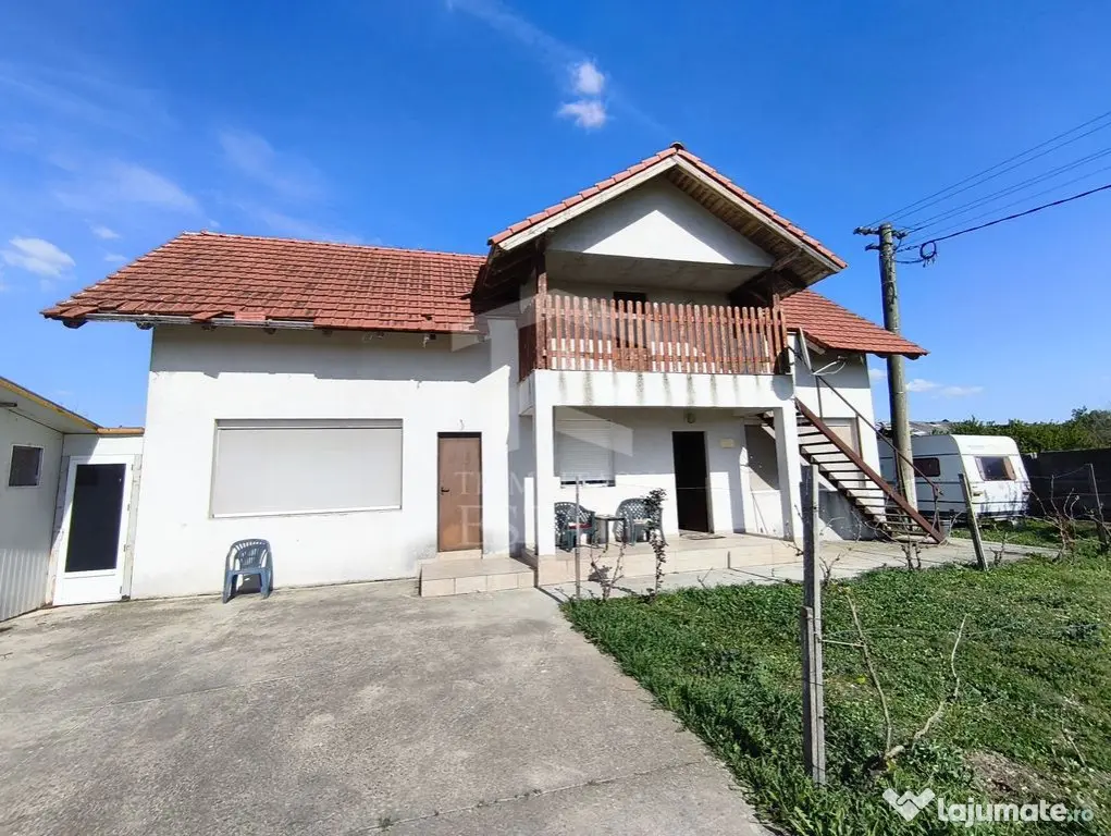 Casa cu 4 camere cu teren de 14,340 mp + platforma de bet...