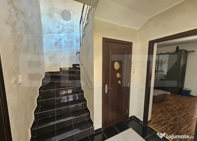 Casă spațioasă cu 5 camere, Oarda, șoseaua principală