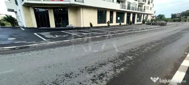 Inchirietr Spatiu comercial Vitrina